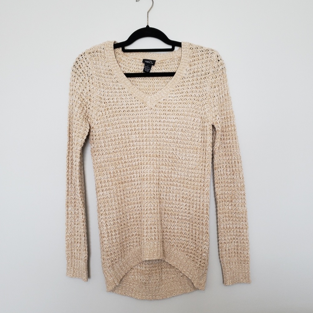 Rue21 Size Small, Cream and White High/Low Sweater